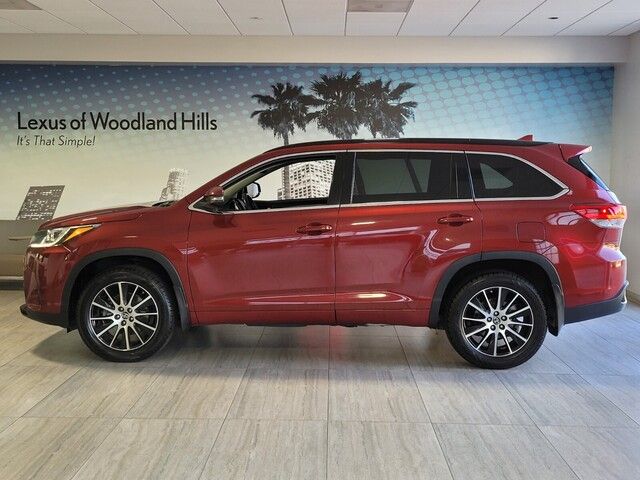 2017 Toyota Highlander SE