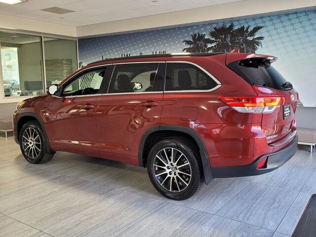 2017 Toyota Highlander SE