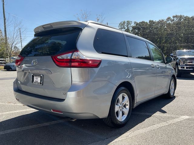 2017 Toyota Sienna 