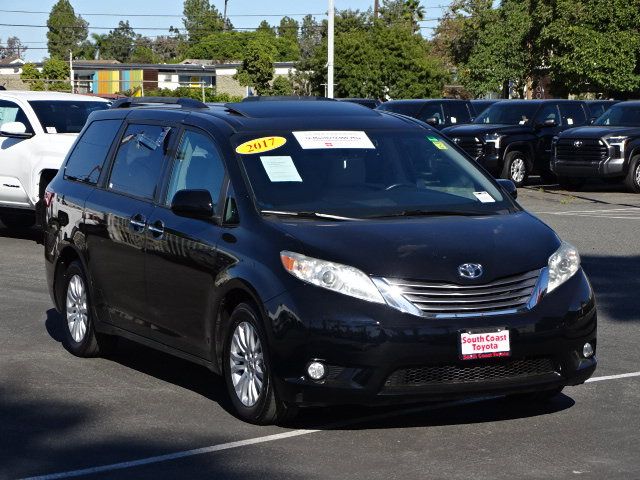 2017 Toyota Sienna 