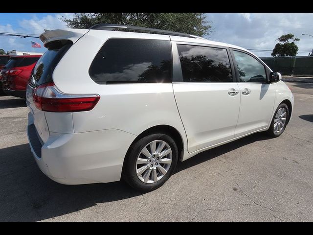 2017 Toyota Sienna XLE