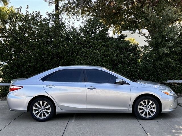 2017 Toyota Camry Hybrid XLE