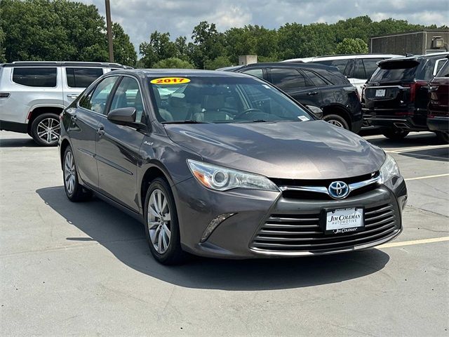 2017 Toyota Camry Hybrid XLE