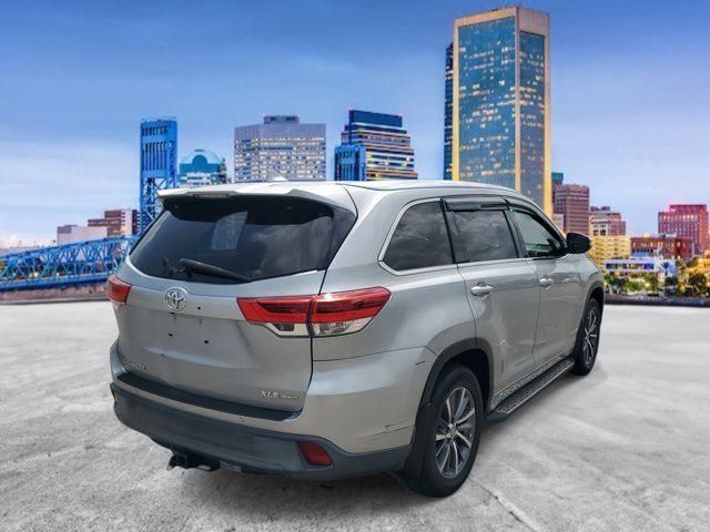 2017 Toyota Highlander SE