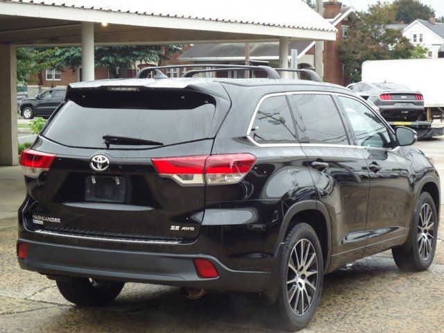 2017 Toyota Highlander SE