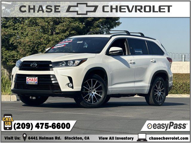 2017 Toyota Highlander SE