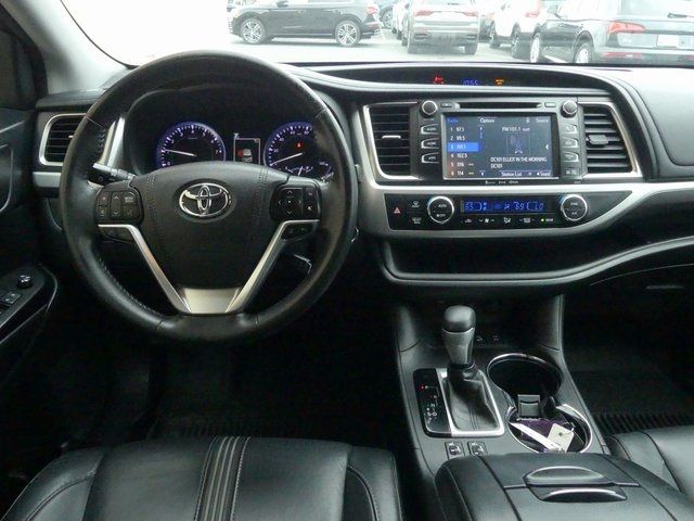 2017 Toyota Highlander SE