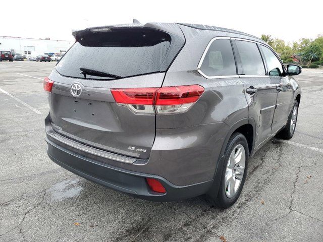 2017 Toyota Highlander SE