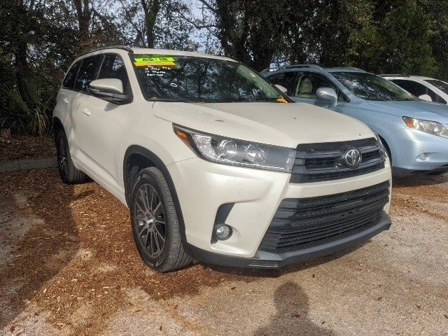 2017 Toyota Highlander SE