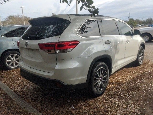 2017 Toyota Highlander SE