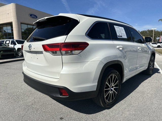 2017 Toyota Highlander SE