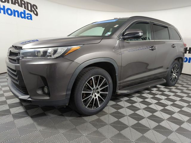 2017 Toyota Highlander SE