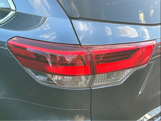 2017 Toyota Highlander LE