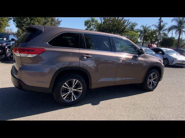 2017 Toyota Highlander LE