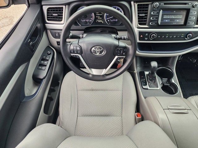 2017 Toyota Highlander LE