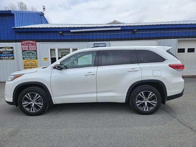 2017 Toyota Highlander LE