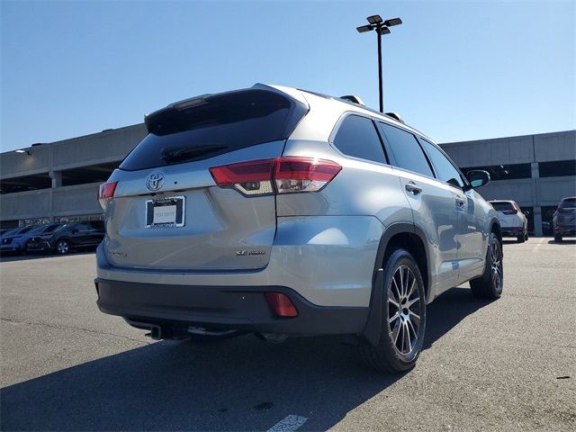 2017 Toyota Highlander SE