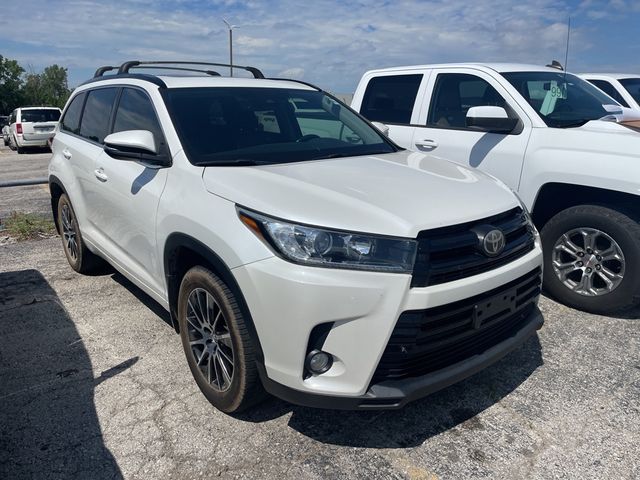 2017 Toyota Highlander SE