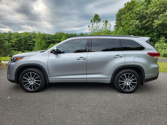 2017 Toyota Highlander SE