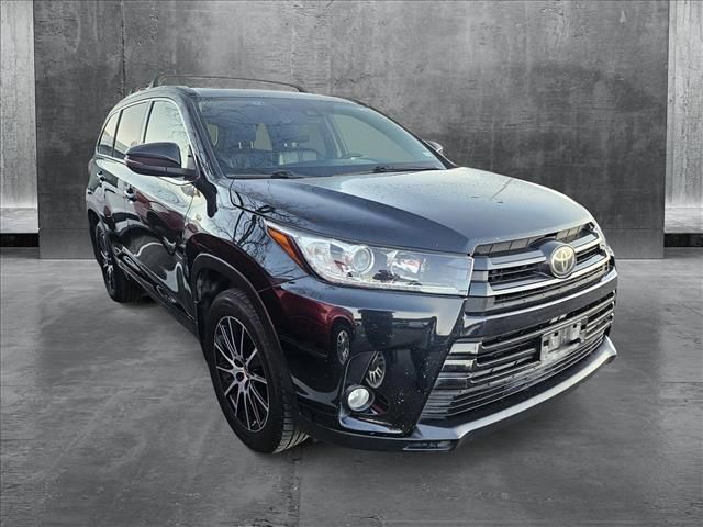 2017 Toyota Highlander SE