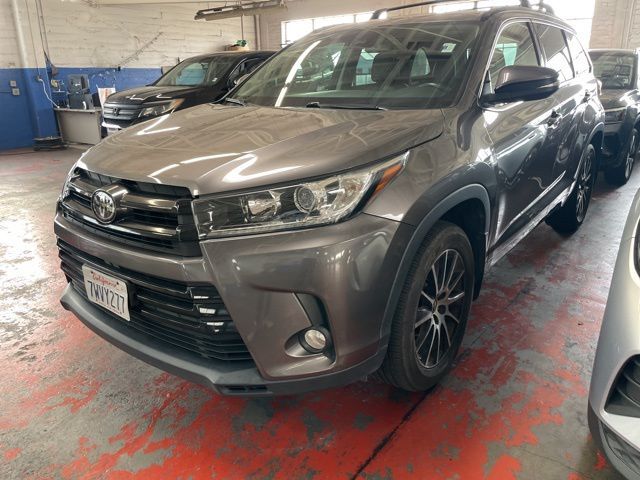 2017 Toyota Highlander SE