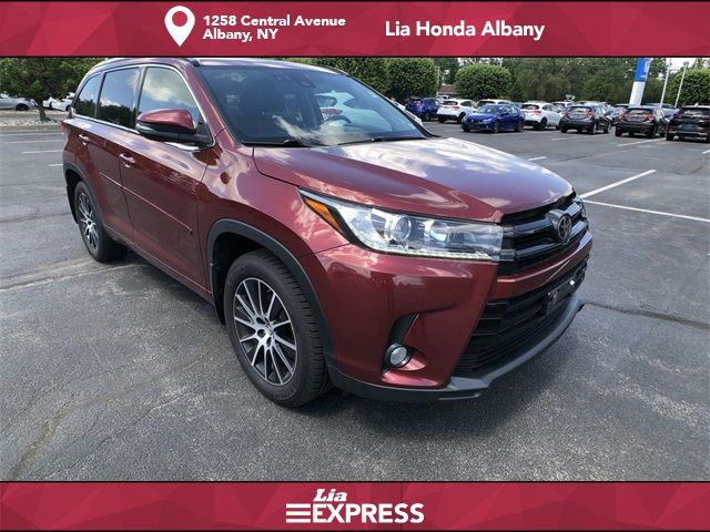 2017 Toyota Highlander SE