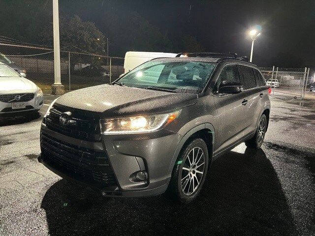 2017 Toyota Highlander SE