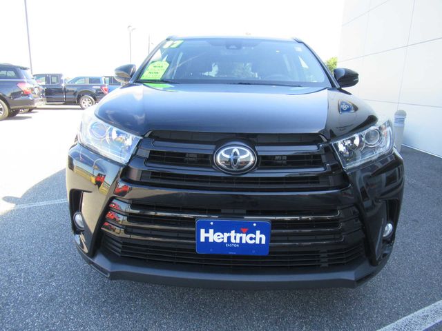 2017 Toyota Highlander SE