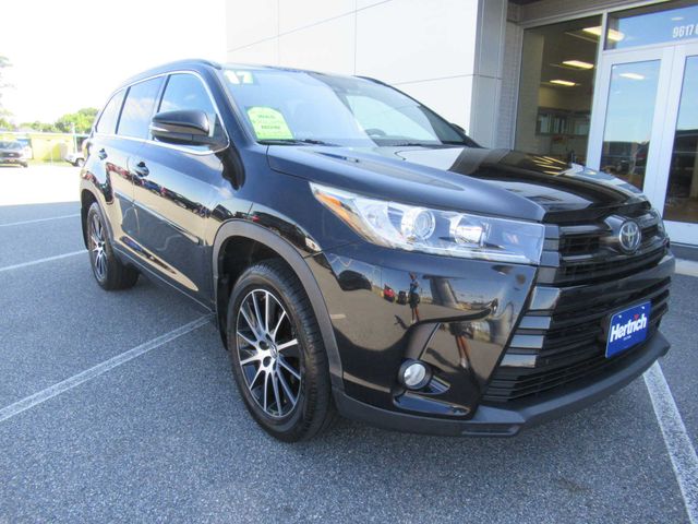 2017 Toyota Highlander SE