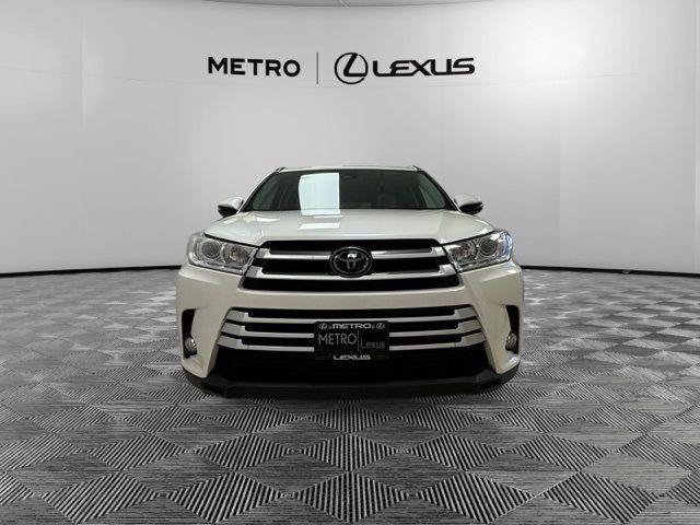 2017 Toyota Highlander SE