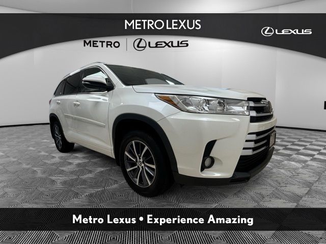 2017 Toyota Highlander SE