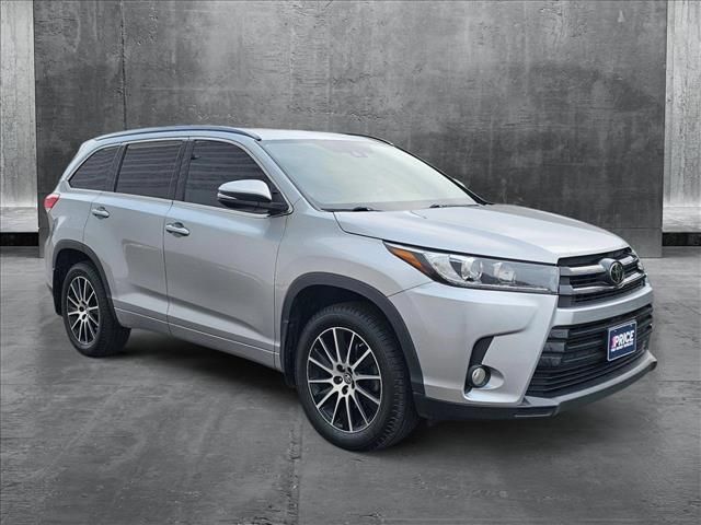 2017 Toyota Highlander SE