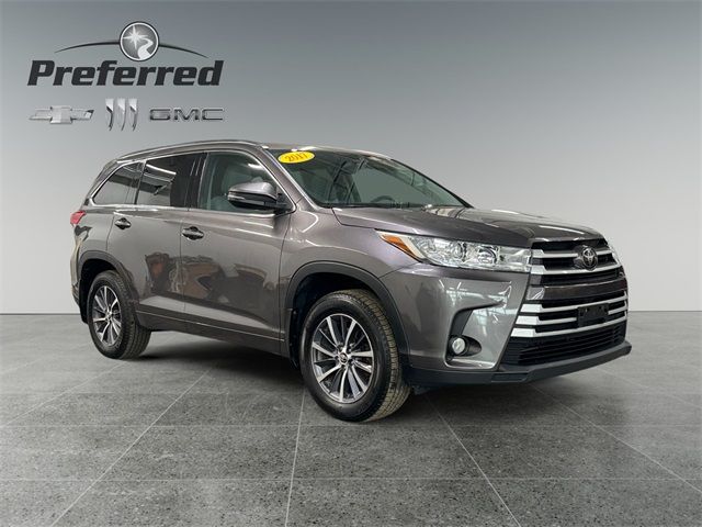 2017 Toyota Highlander SE