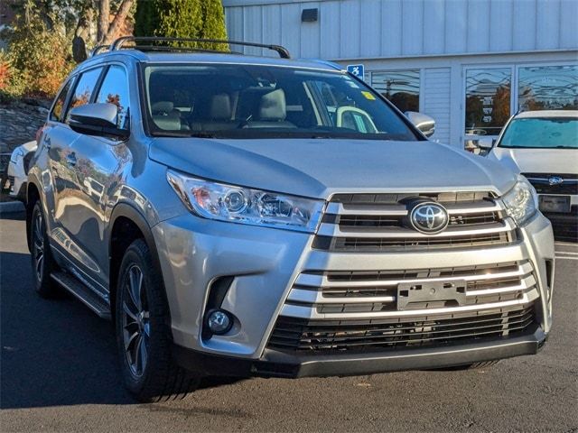 2017 Toyota Highlander SE