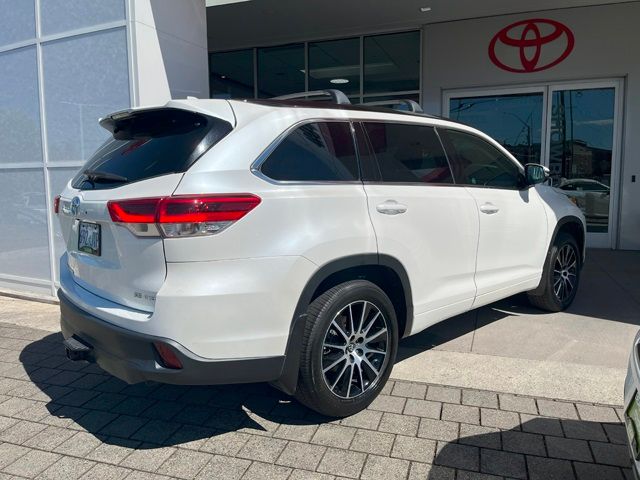 2017 Toyota Highlander SE