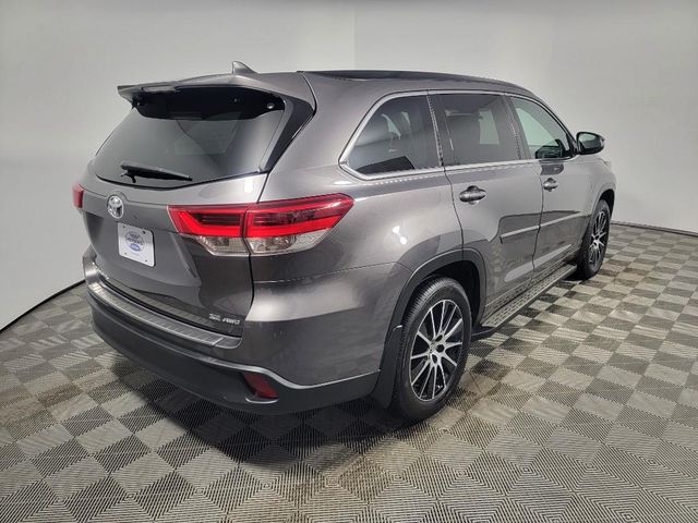 2017 Toyota Highlander SE