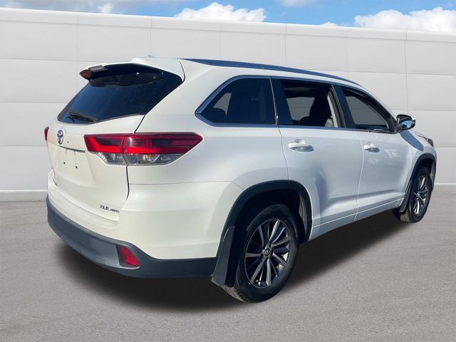 2017 Toyota Highlander SE