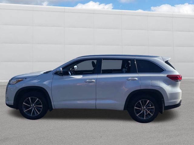 2017 Toyota Highlander SE