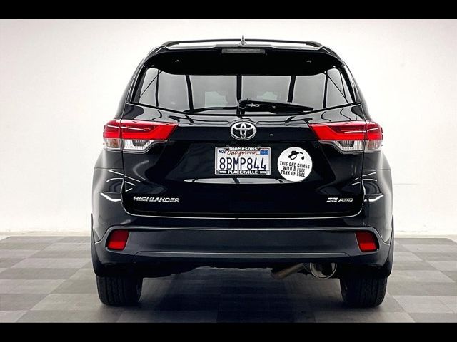 2017 Toyota Highlander SE