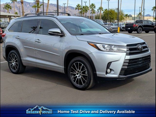 2017 Toyota Highlander SE