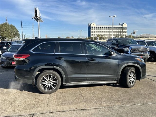 2017 Toyota Highlander SE