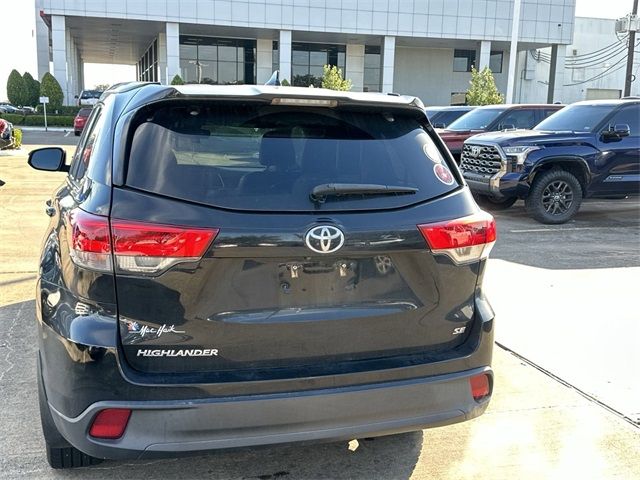 2017 Toyota Highlander SE