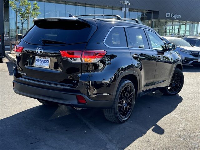 2017 Toyota Highlander SE