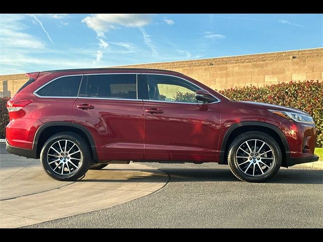 2017 Toyota Highlander SE