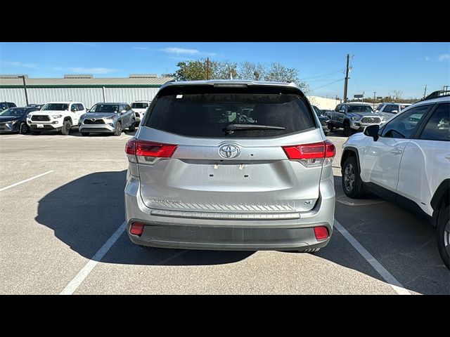 2017 Toyota Highlander SE