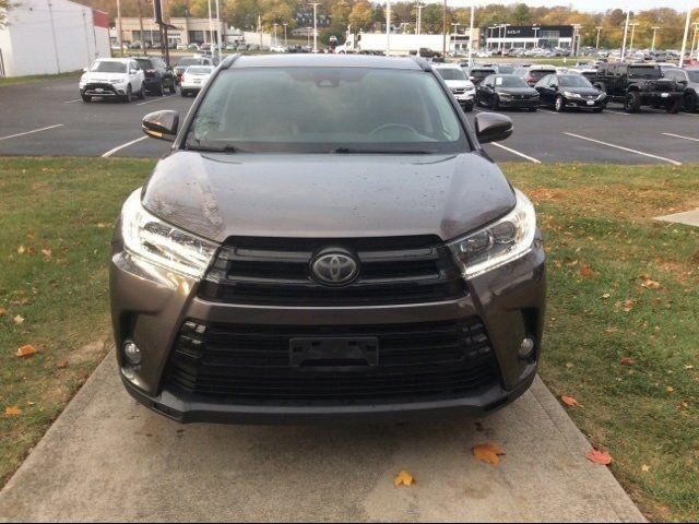 2017 Toyota Highlander SE