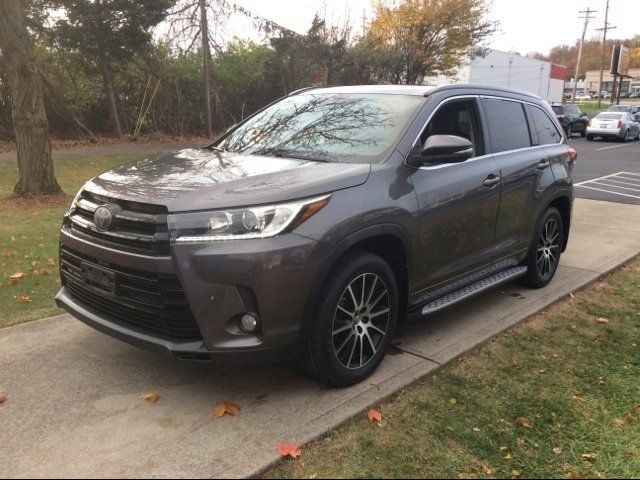 2017 Toyota Highlander SE