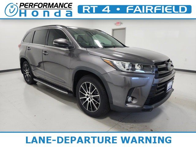 2017 Toyota Highlander SE