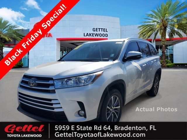 2017 Toyota Highlander SE