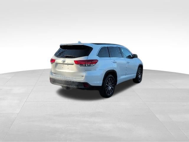 2017 Toyota Highlander SE